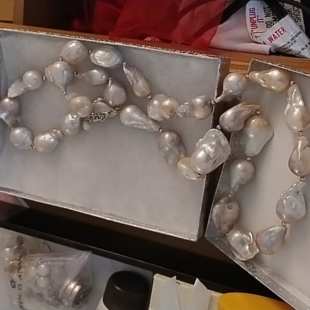 Real fresh water baroque jumbo pearl necklace about 20-23 inches. Great quality.